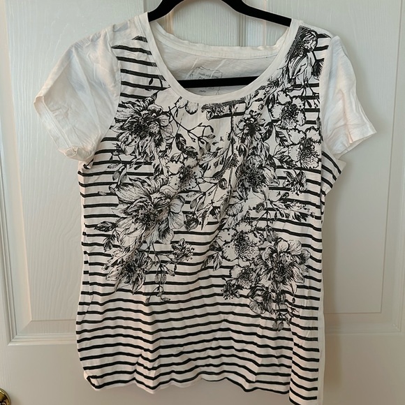 Flower tshirt - Picture 1 of 2